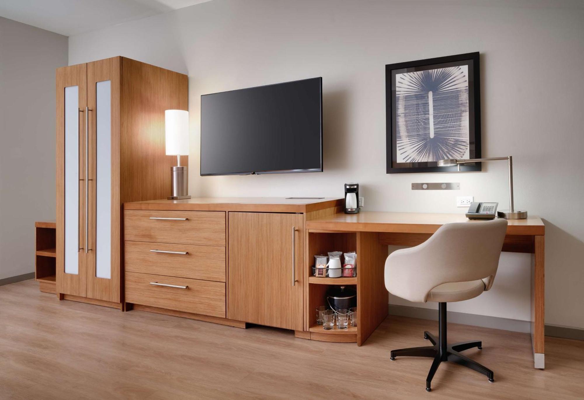 Quarto com 2 Camas Queen-size e Sofá-cama - Andar Alto